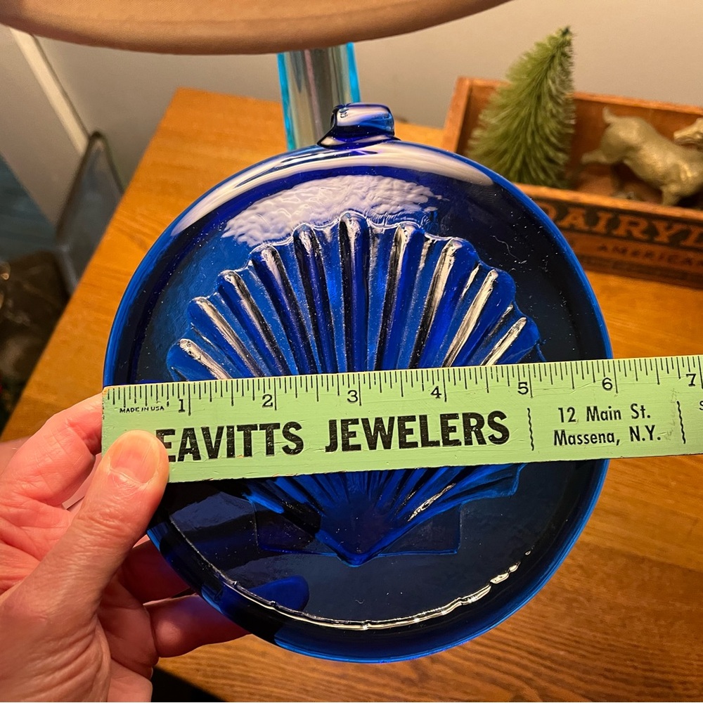 LAST CHANCE = DONATING! Cobalt Blue Glass scallop Shell suncatcher 6” - Picture 3 of 6